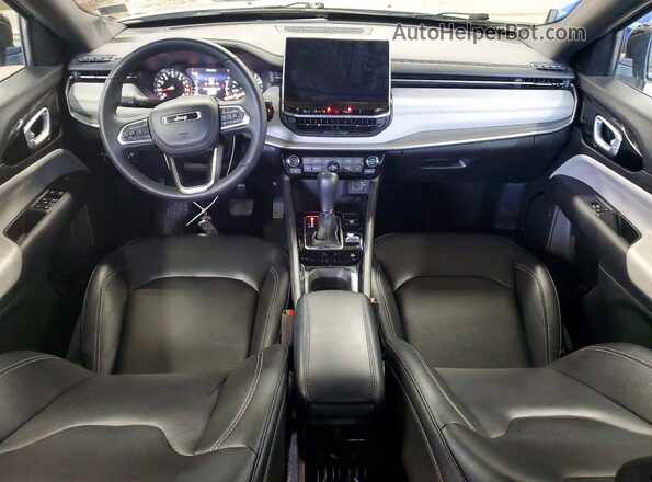 3C4NJDCN8ST556869 2025 JEEP COMPASS Silver 