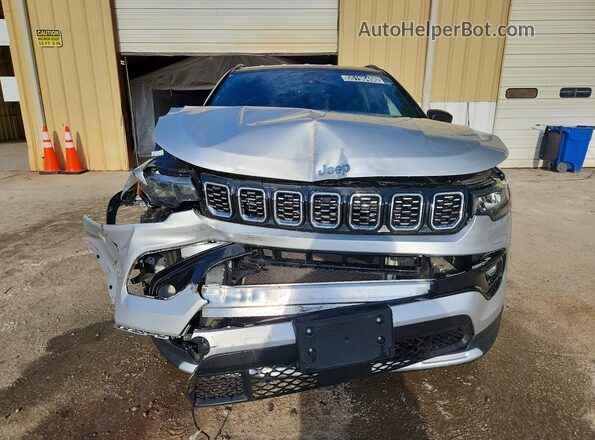 3C4NJDCN8ST564812 2025 JEEP COMPASS Silver Դիմացի տեսք
