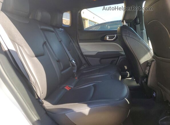3C4NJDCN8ST581402 2025 JEEP COMPASS Silver Вид задніх сидінь