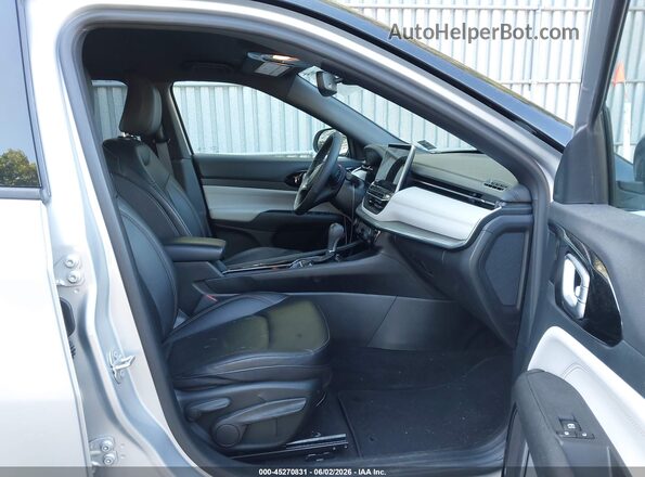 3C4NJDCN9RT125693 2024 JEEP COMPASS Silver Вид салону спереду