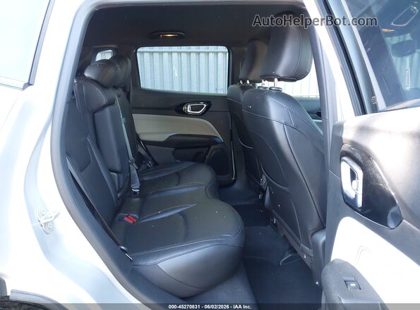 3C4NJDCN9RT125693 2024 JEEP COMPASS Silver Вид наклейки з VIN-кодом