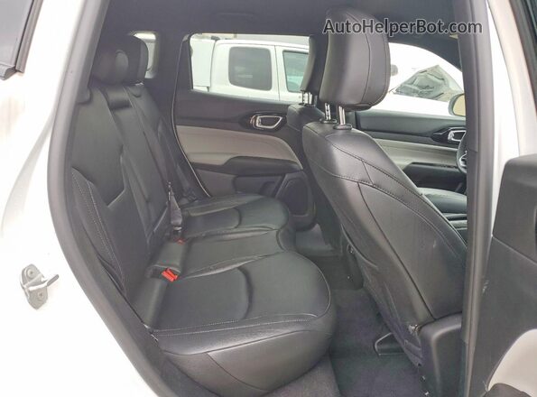 3C4NJDCN9ST621325 2025 JEEP COMPASS White Widok tylnych siedzeń