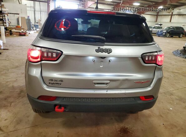 3C4NJDDB0KT668960 2019 JEEP COMPASS Gray Вид ззаду
