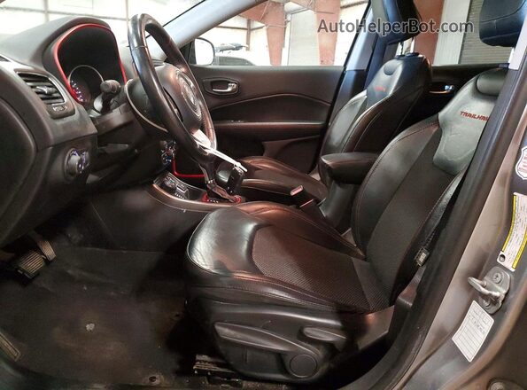 3C4NJDDB0KT668960 2019 JEEP COMPASS Gray Вид салону спереду