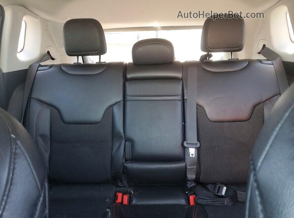 3C4NJDDB0KT759825 2019 JEEP COMPASS Silver Вид задніх сидінь