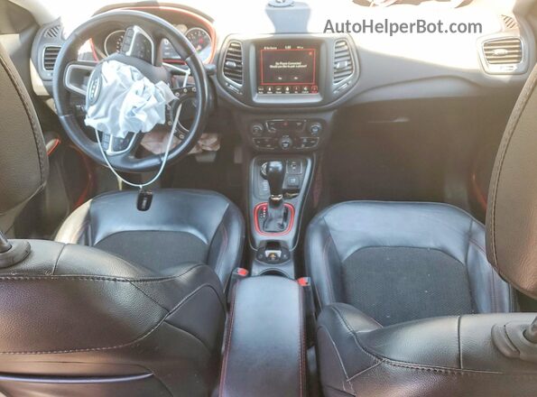 3C4NJDDB0KT759825 2019 JEEP COMPASS Silver Вид панелі приладів