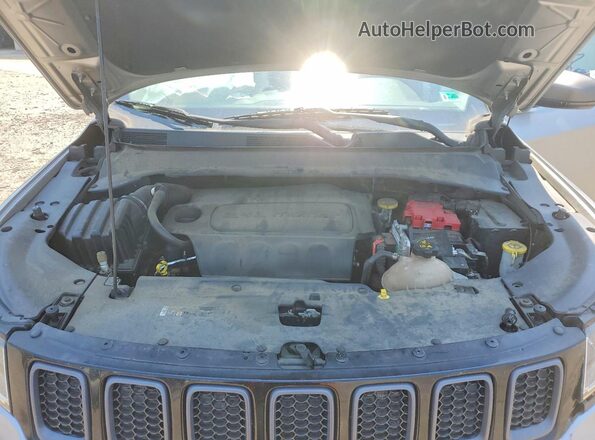 3C4NJDDB0KT759825 2019 JEEP COMPASS Silver Вид підкапотного простору