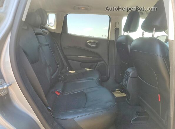 3C4NJDDB0KT759825 2019 JEEP COMPASS Silver Вид задньої частини салону