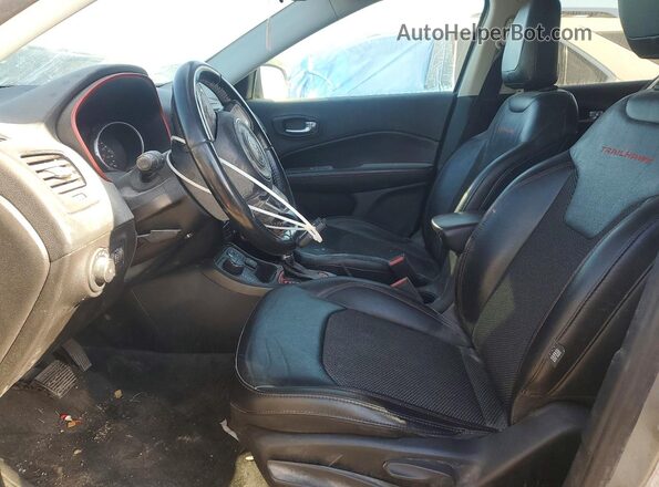 3C4NJDDB0LT195367 2020 JEEP COMPASS Gray Front interior view