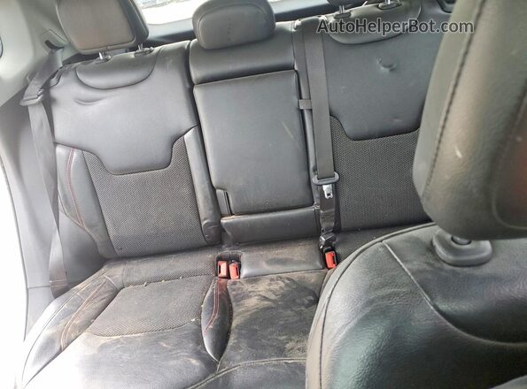 3C4NJDDB0LT195367 2020 JEEP COMPASS Gray Rear seats view