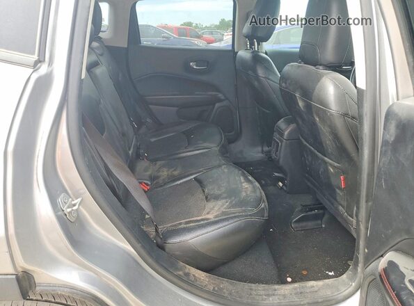 3C4NJDDB0LT195367 2020 JEEP COMPASS Gray Rear interior view