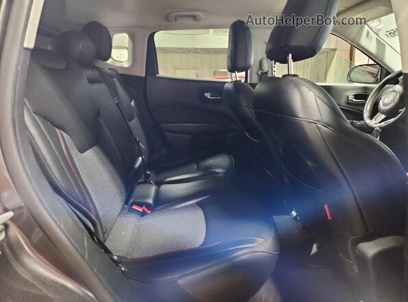 3C4NJDDB0MT553407 2021 JEEP COMPASS Gray Вид задньої частини салону