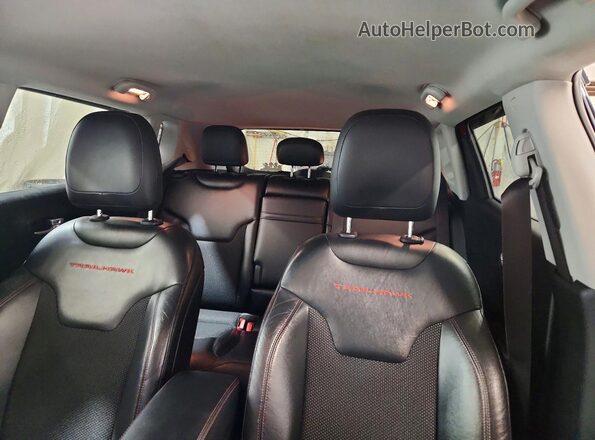 3C4NJDDB1HT674534 2017 JEEP COMPASS Red Vista de los asientos traseros