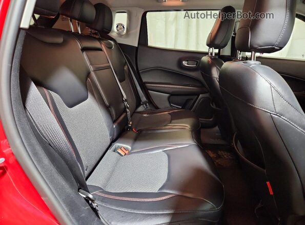 3C4NJDDB1HT674534 2017 JEEP COMPASS Red Vista interior trasera