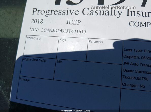 3C4NJDDB1JT441615 2018 JEEP COMPASS Silver Engine compartment view