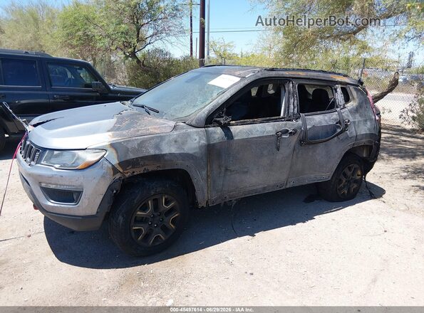 3C4NJDDB1JT441615 2018 JEEP COMPASS Silver Front view