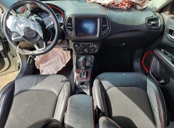 3C4NJDDB1MT532999 2021 JEEP COMPASS White Vista del salpicadero