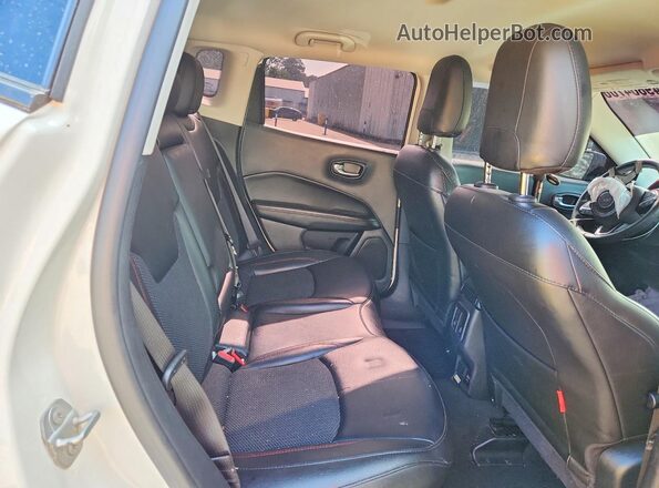 3C4NJDDB1MT532999 2021 JEEP COMPASS White Vista interior trasera