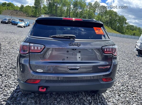 3C4NJDDB2JT115418 2018 JEEP COMPASS Gray Rear view
