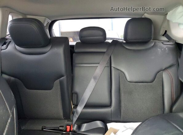 3C4NJDDB2JT115418 2018 JEEP COMPASS Gray Rear seats view
