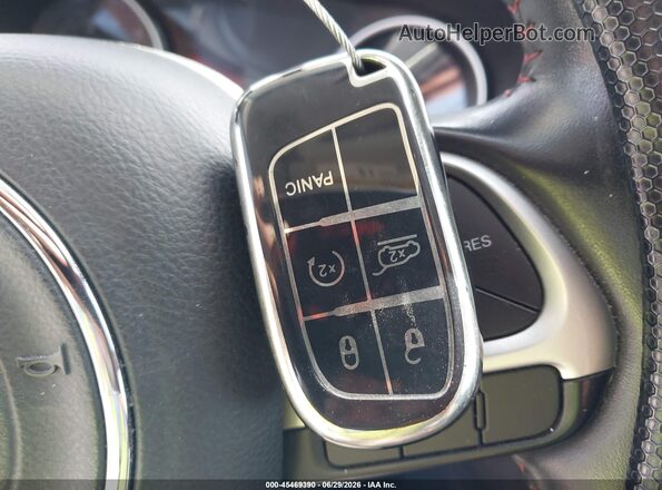 3C4NJDDB2LT238879 2020 JEEP COMPASS Красный Вид панели приборов