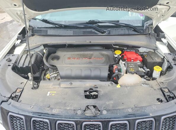 3C4NJDDB2MT529352 2021 JEEP COMPASS Two Tone ძრავის განყოფილების ხედი