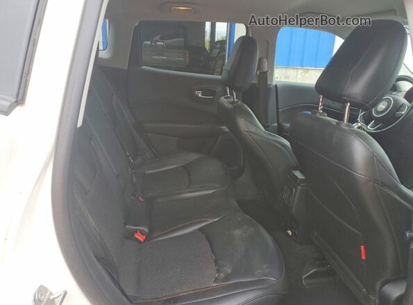 3C4NJDDB2MT529352 2021 JEEP COMPASS Two Tone უკანა სალონის ხედი