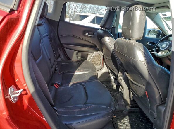 3C4NJDDB3HT666046 2017 JEEP COMPASS Red Rear interior view
