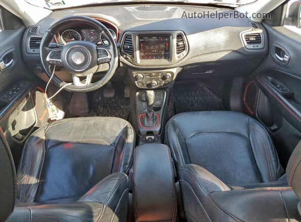 3C4NJDDB3HT666046 2017 JEEP COMPASS Red Dashboard view
