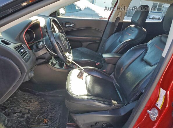 3C4NJDDB3HT666046 2017 JEEP COMPASS Red Front interior view