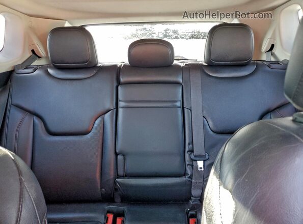 3C4NJDDB3HT666046 2017 JEEP COMPASS Red Rear seats view