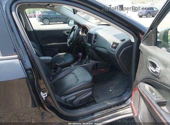 3C4NJDDB3JT191147 2018 JEEP COMPASS Black Front interior view
