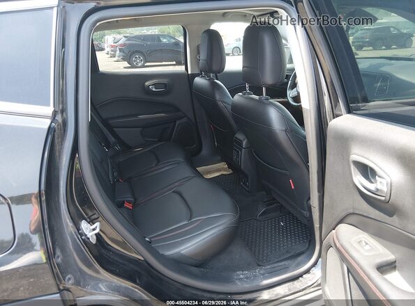 3C4NJDDB3JT191147 2018 JEEP COMPASS Black VIN sticker view