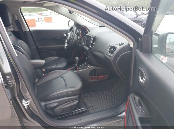 3C4NJDDB3JT281236 2018 JEEP COMPASS Gray Widok wnętrza z przodu