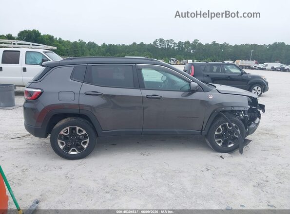 3C4NJDDB3JT281236 2018 JEEP COMPASS Gray Widok wnętrza z tyłu
