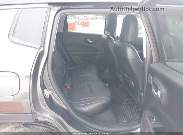 3C4NJDDB3JT281236 2018 JEEP COMPASS Gray Widok naklejki z numerem VIN