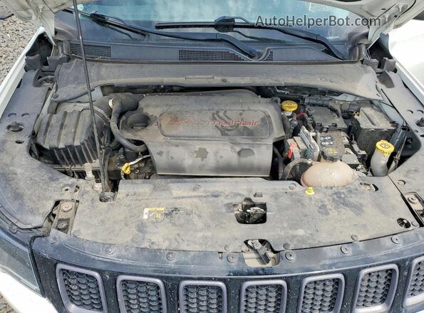 3C4NJDDB3JT451708 2018 JEEP COMPASS White ძრავის განყოფილების ხედი