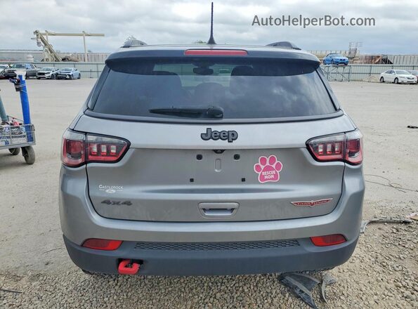3C4NJDDB3JT485793 2018 JEEP COMPASS Серебряный Вид сзади