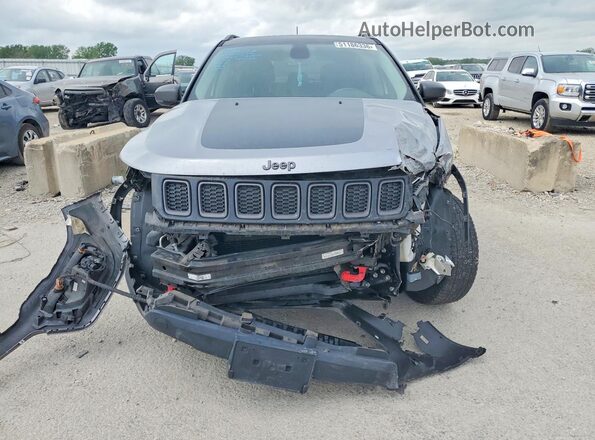 3C4NJDDB3JT485793 2018 JEEP COMPASS Серебряный Вид спереди