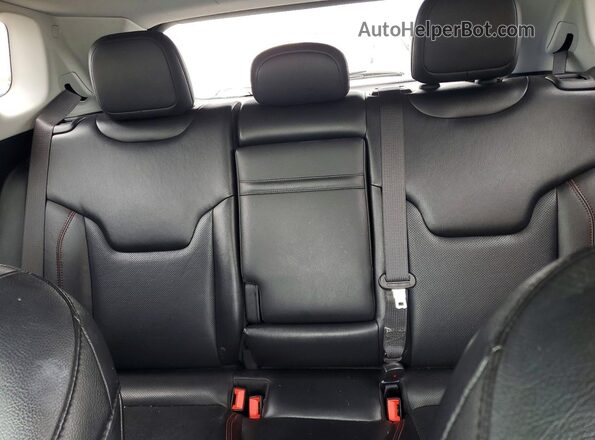 3C4NJDDB3JT485793 2018 JEEP COMPASS Серебряный Вид задних сидений