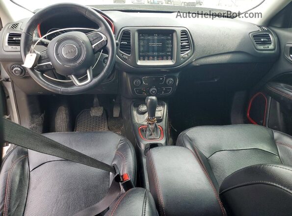 3C4NJDDB3JT485793 2018 JEEP COMPASS Серебряный Вид панели приборов