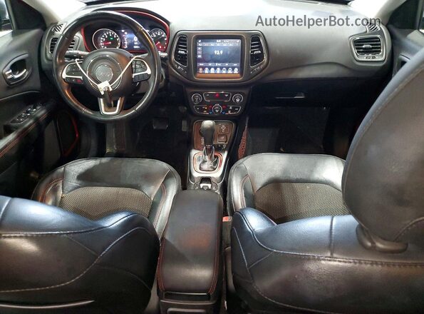 3C4NJDDB3KT670959 2019 JEEP COMPASS Red Dashboard view