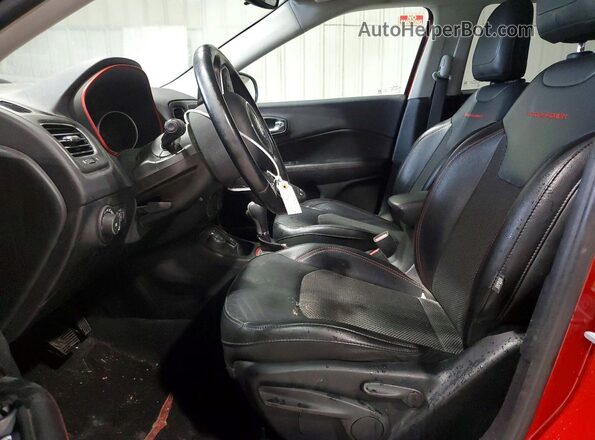 3C4NJDDB3KT670959 2019 JEEP COMPASS Red Front interior view