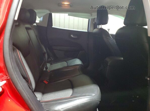 3C4NJDDB3LT195721 2020 JEEP COMPASS Красный Вид задней части салона