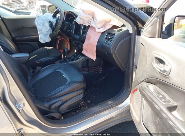 3C4NJDDB4LT214440 2020 JEEP COMPASS Silver წინა სალონის ხედი