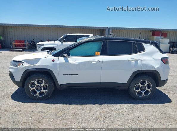 3C4NJDDB4NT117192 2022 JEEP COMPASS White Вид задньої частини салону
