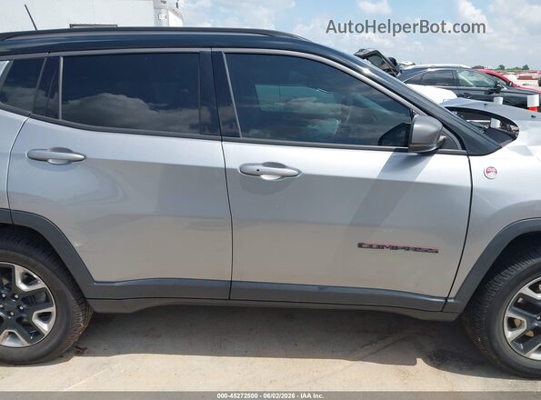 3C4NJDDB5HT665965 2017 JEEP NEW COMPASS Silver Rear interior view