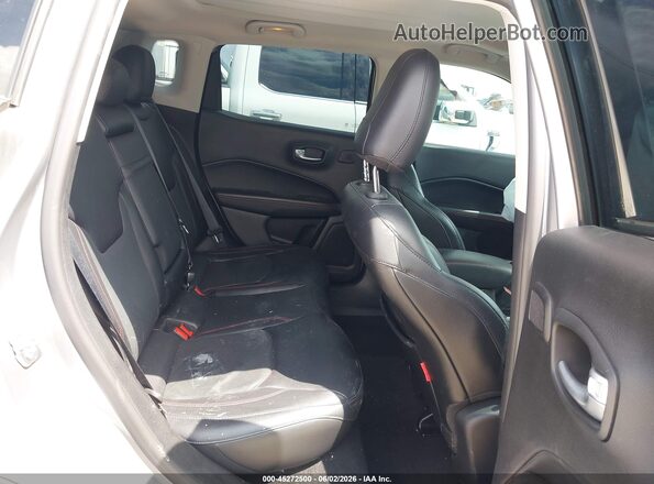 3C4NJDDB5HT665965 2017 JEEP NEW COMPASS Silver VIN sticker view
