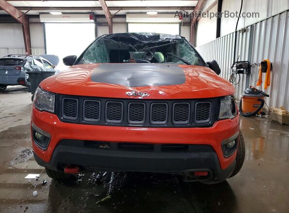 3C4NJDDB5JT130267 2018 JEEP COMPASS Orange Вид спереду
