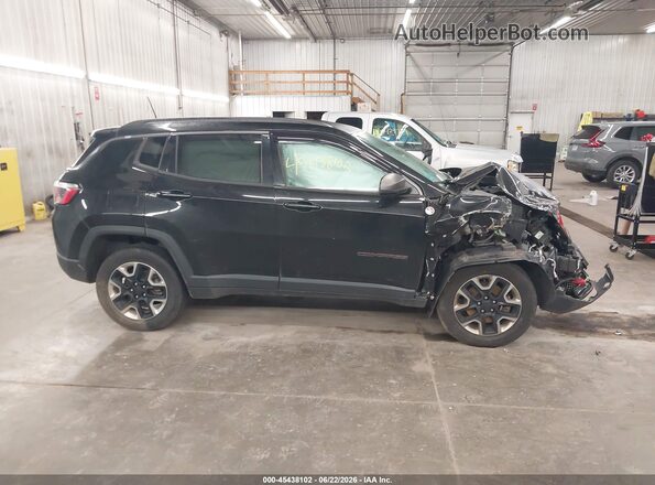 3C4NJDDB5JT207302 2018 JEEP COMPASS Черный Вид задней части салона